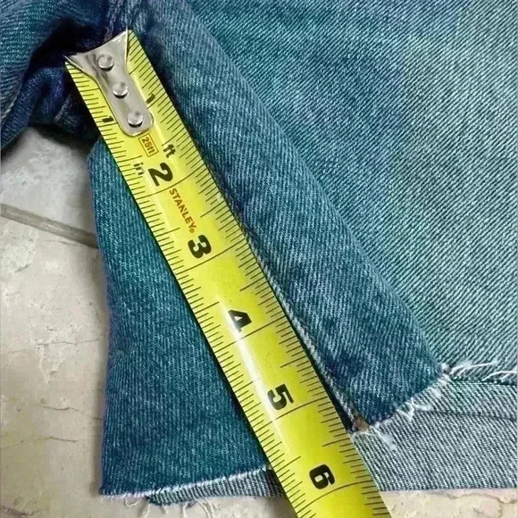 NWT Levi's Premium 501 Mid Rise Denim Shorts Distressed Light Wash Size 32 - Picture 7 of 7